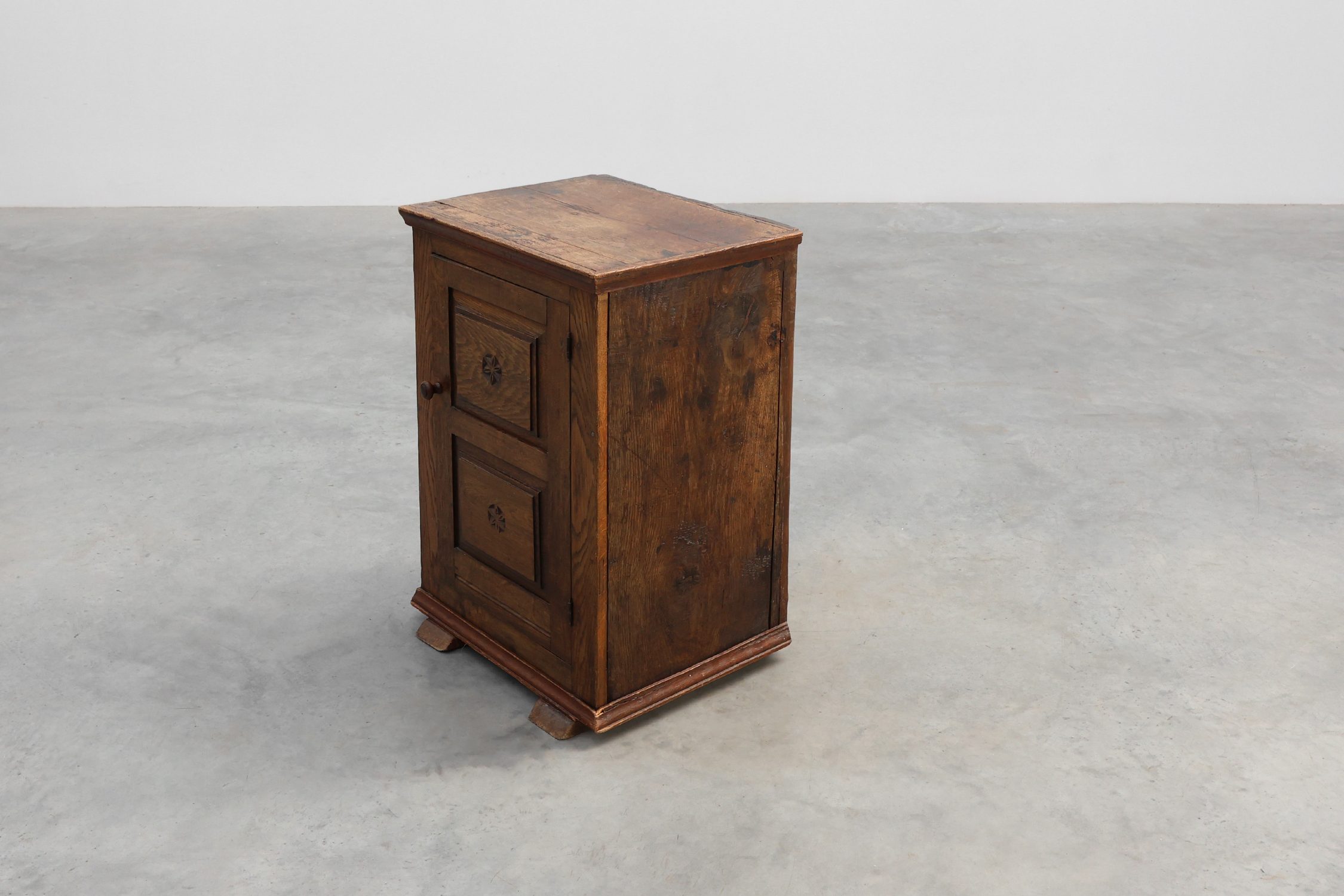 Rustic Solid Oak Cabinet with Geometric Floral Carvings, Belgium &ndash; 17th Centurythumbnail